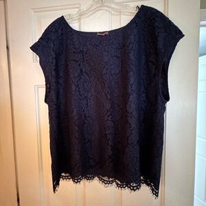 NWOT Vince Camuto navy blue sleeveless top. Lace detail overlay slip. XL